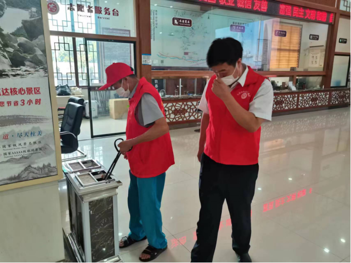 天柱山管委會文明辦中秋節(jié)組織開展志愿服務活動192.png